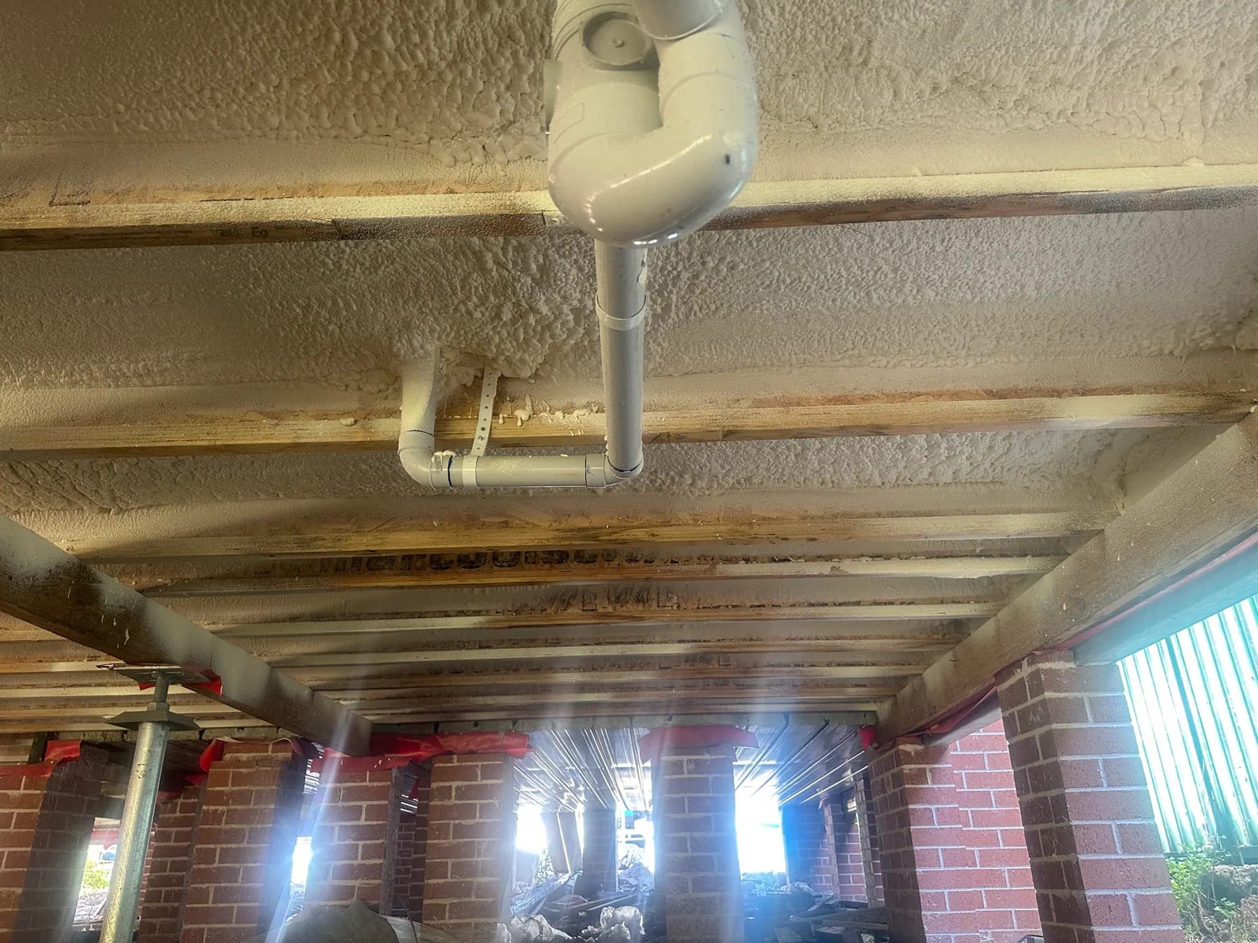 Underfloor spray foam
